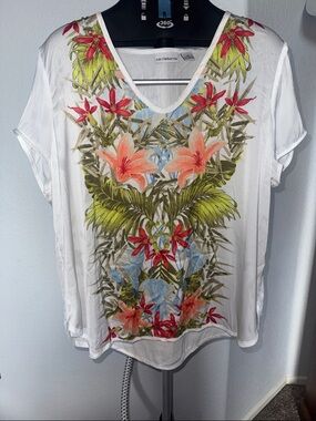 Liz Claiborne White Tropical Floral V-Neck Blouse with Coral and Red Accents
